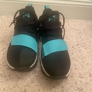 Paul George basketball shoes